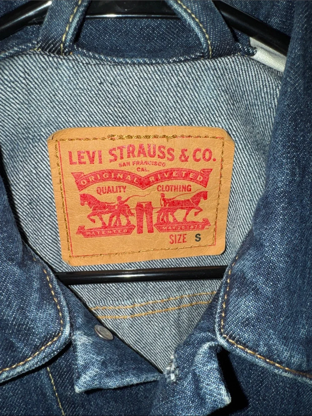 Levi's Indigo Blue Denim Trucker Jacket - Picture 3 of 5
